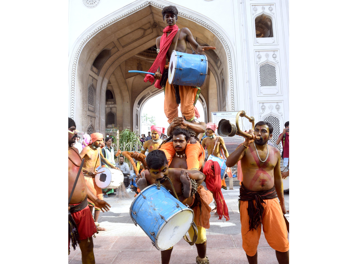 Bangaru Bonam Offers to Goddess Bhagyalaxmi at Charminar of Hyderabad Photo Gallery - Sakshi9