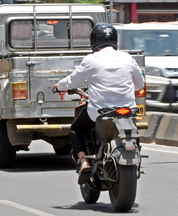 Bikes No Number Plate In Hyderabad - Sakshi5