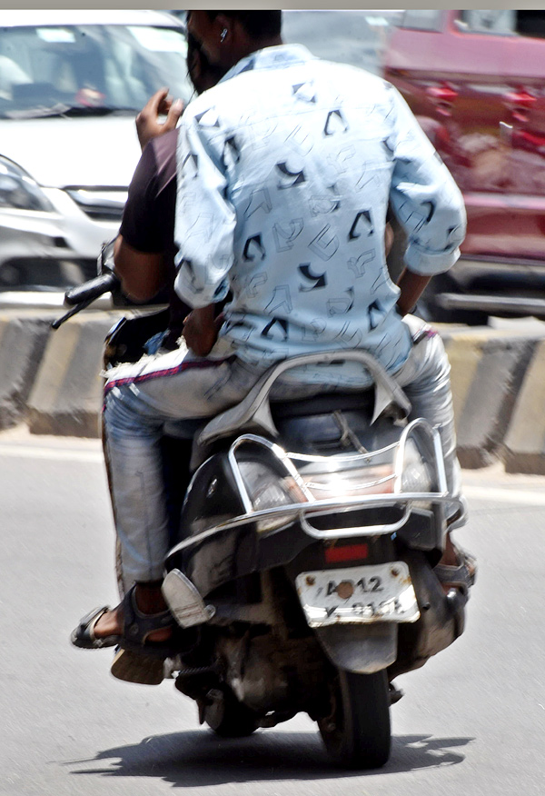 Bikes No Number Plate In Hyderabad - Sakshi7