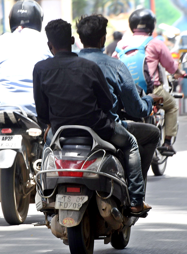 Bikes No Number Plate In Hyderabad - Sakshi12