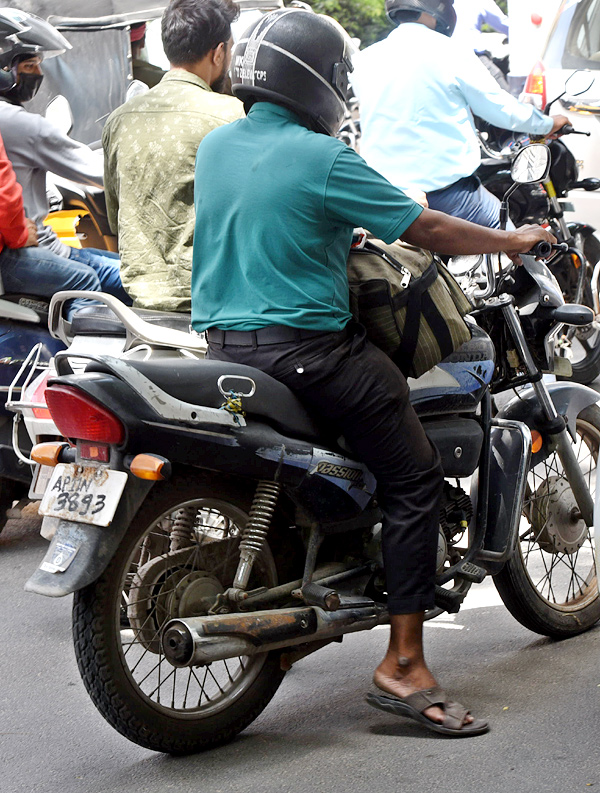 Bikes No Number Plate In Hyderabad - Sakshi18