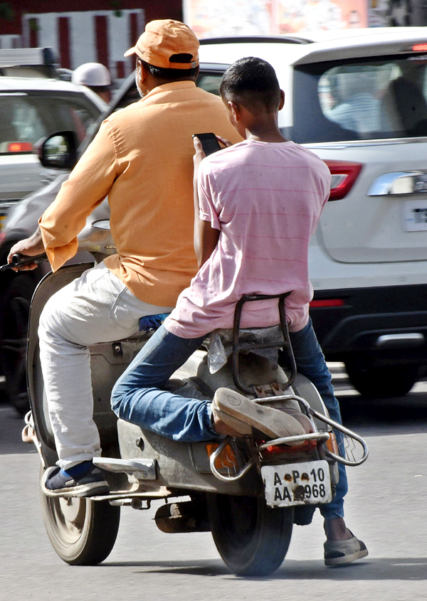 Bikes No Number Plate In Hyderabad - Sakshi27