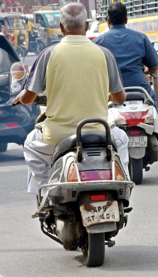 Bikes No Number Plate In Hyderabad - Sakshi29