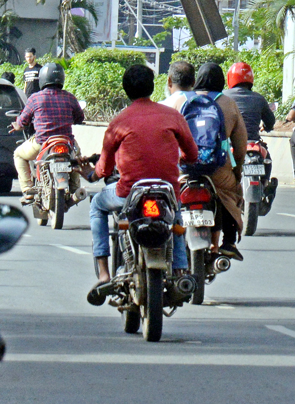 Bikes No Number Plate In Hyderabad - Sakshi31