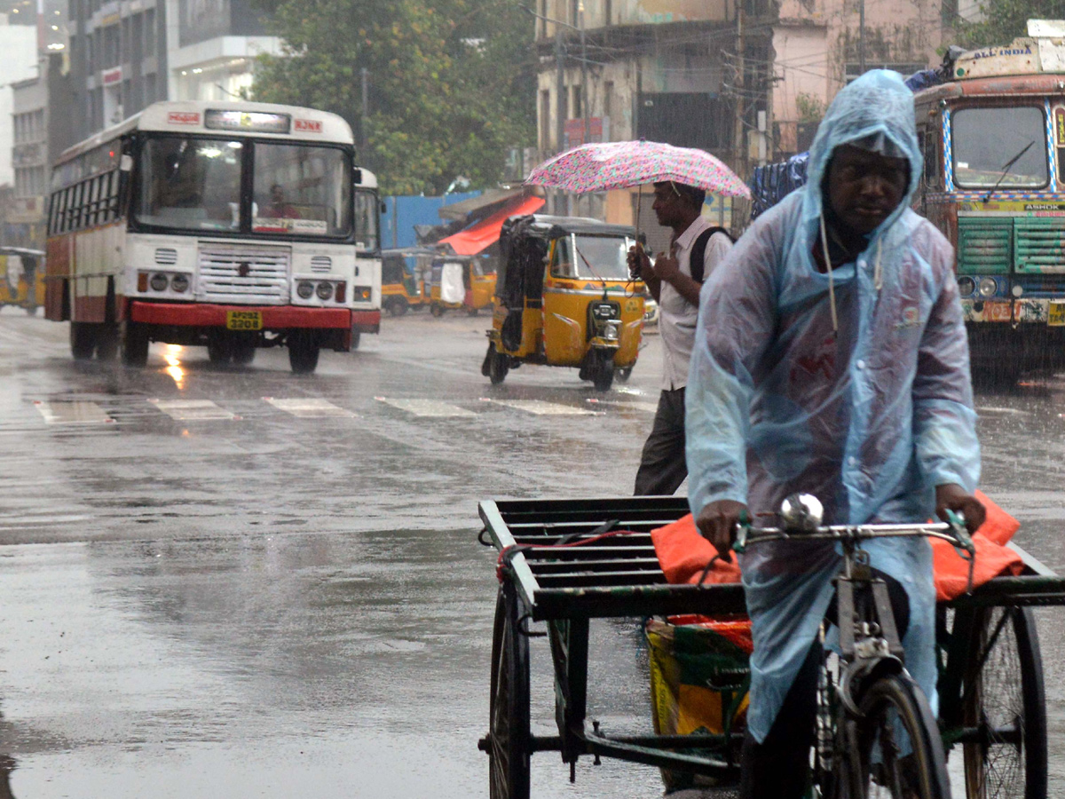 Heavy rains in Hyderabad Photo Gallery - Sakshi13