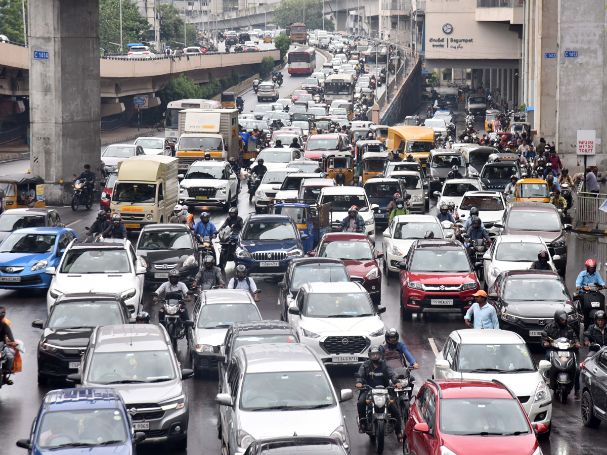 Heavy rains in Hyderabad Photo Gallery - Sakshi15