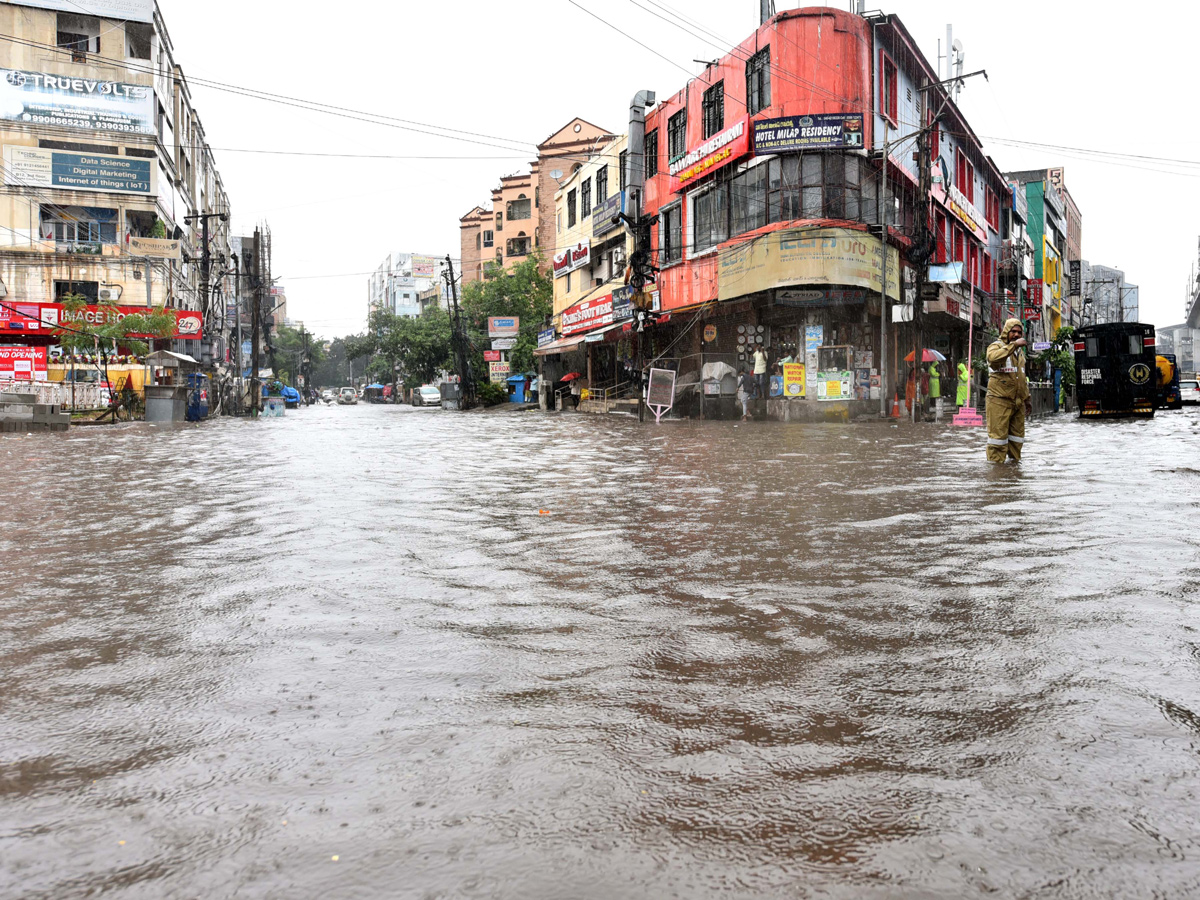 Heavy rains in Hyderabad Photo Gallery - Sakshi21