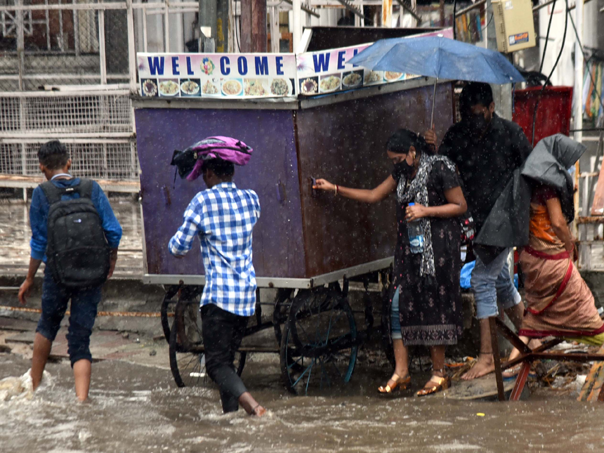 Heavy rains in Hyderabad Photo Gallery - Sakshi29