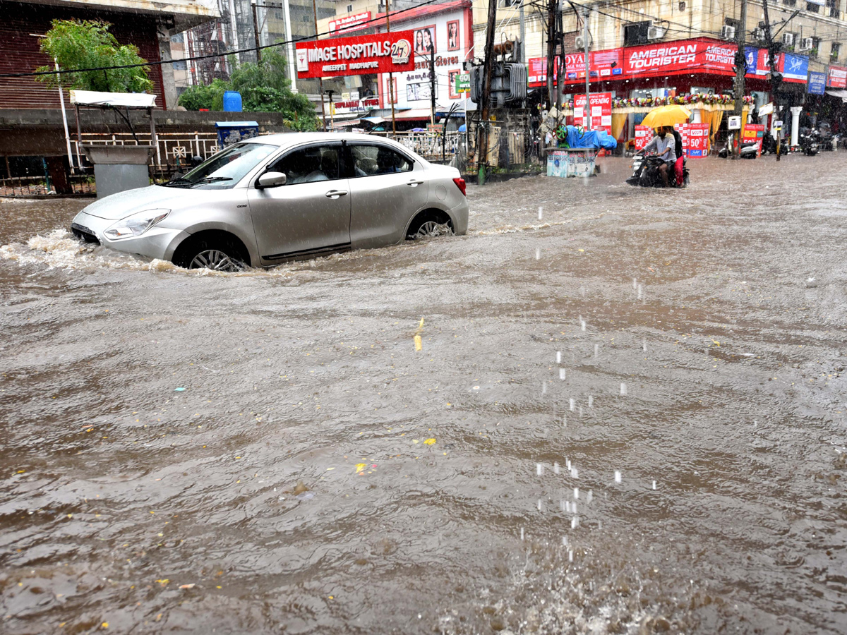 Heavy rains in Hyderabad Photo Gallery - Sakshi30