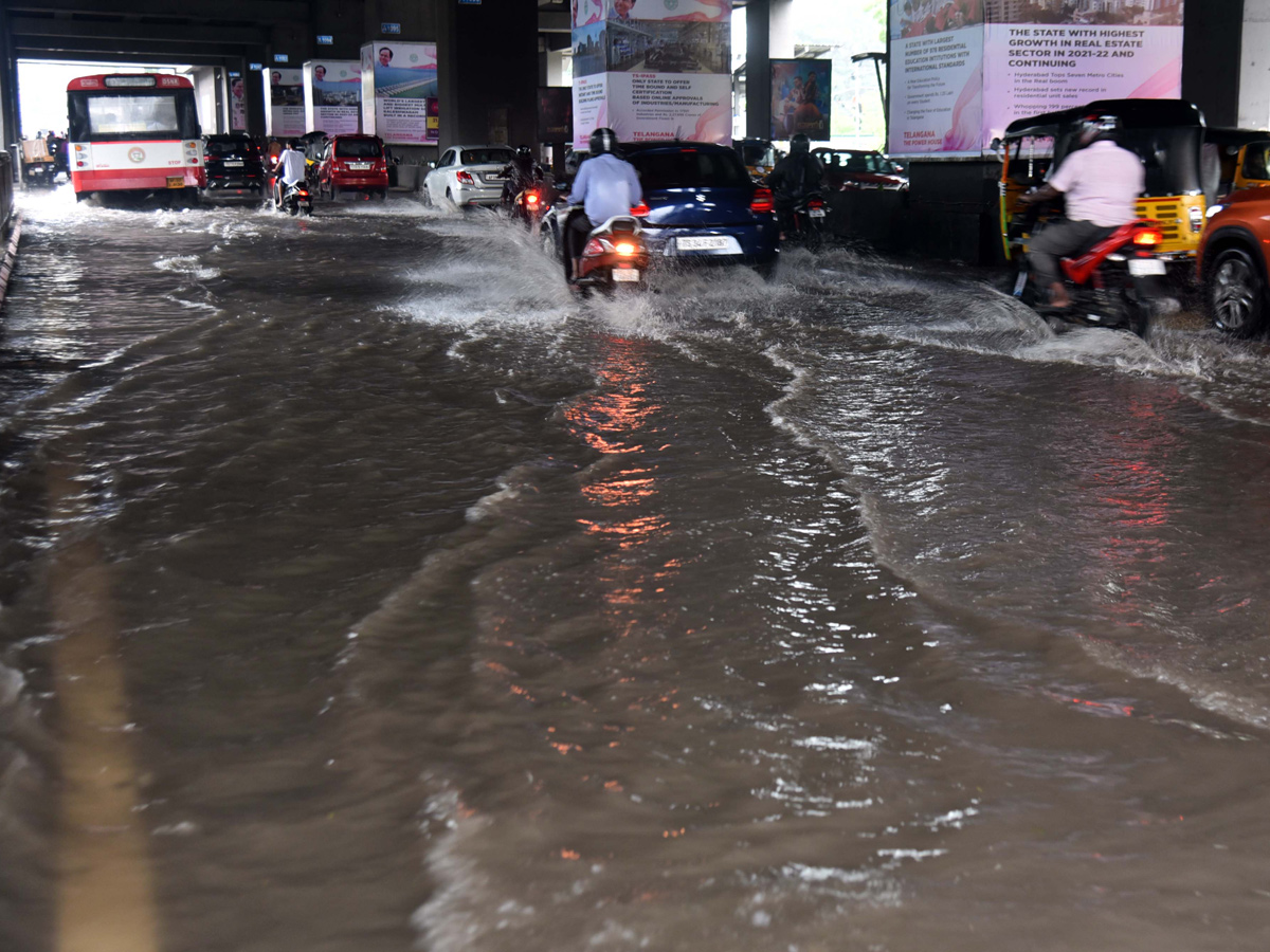 Heavy rains in Hyderabad Photo Gallery - Sakshi4