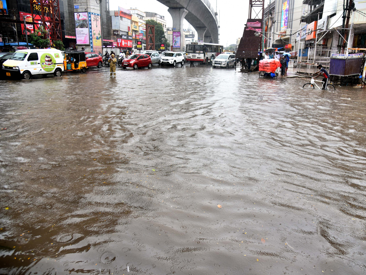 Heavy rains in Hyderabad Photo Gallery - Sakshi36