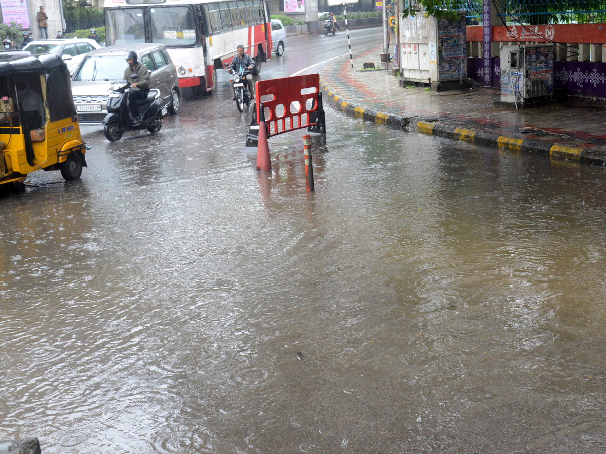 Heavy rains in Hyderabad Photo Gallery - Sakshi38