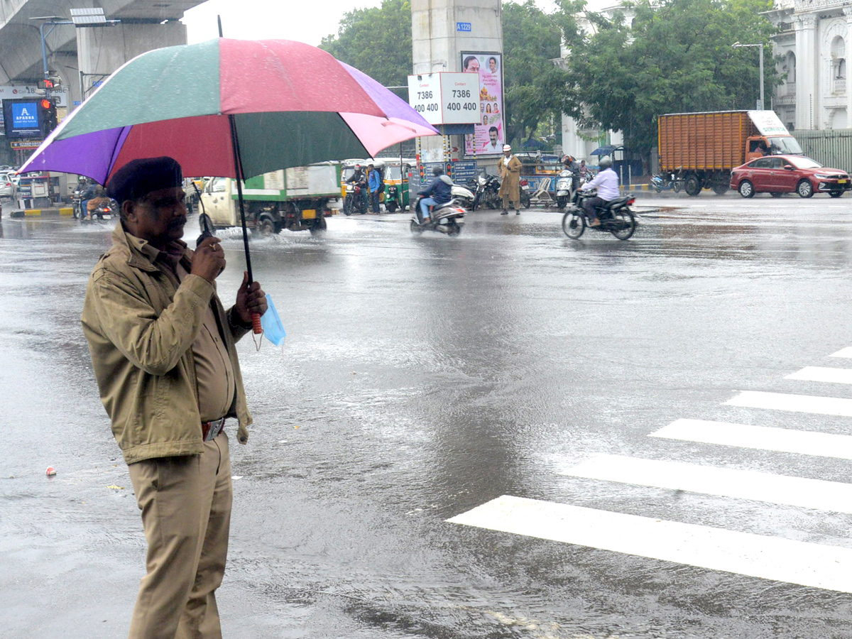 Heavy rains in Hyderabad Photo Gallery - Sakshi39