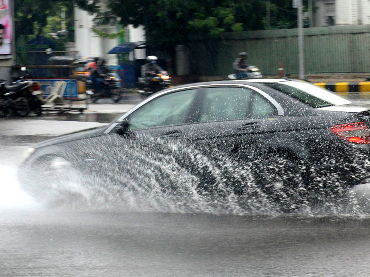 Heavy rains in Hyderabad Photo Gallery - Sakshi40