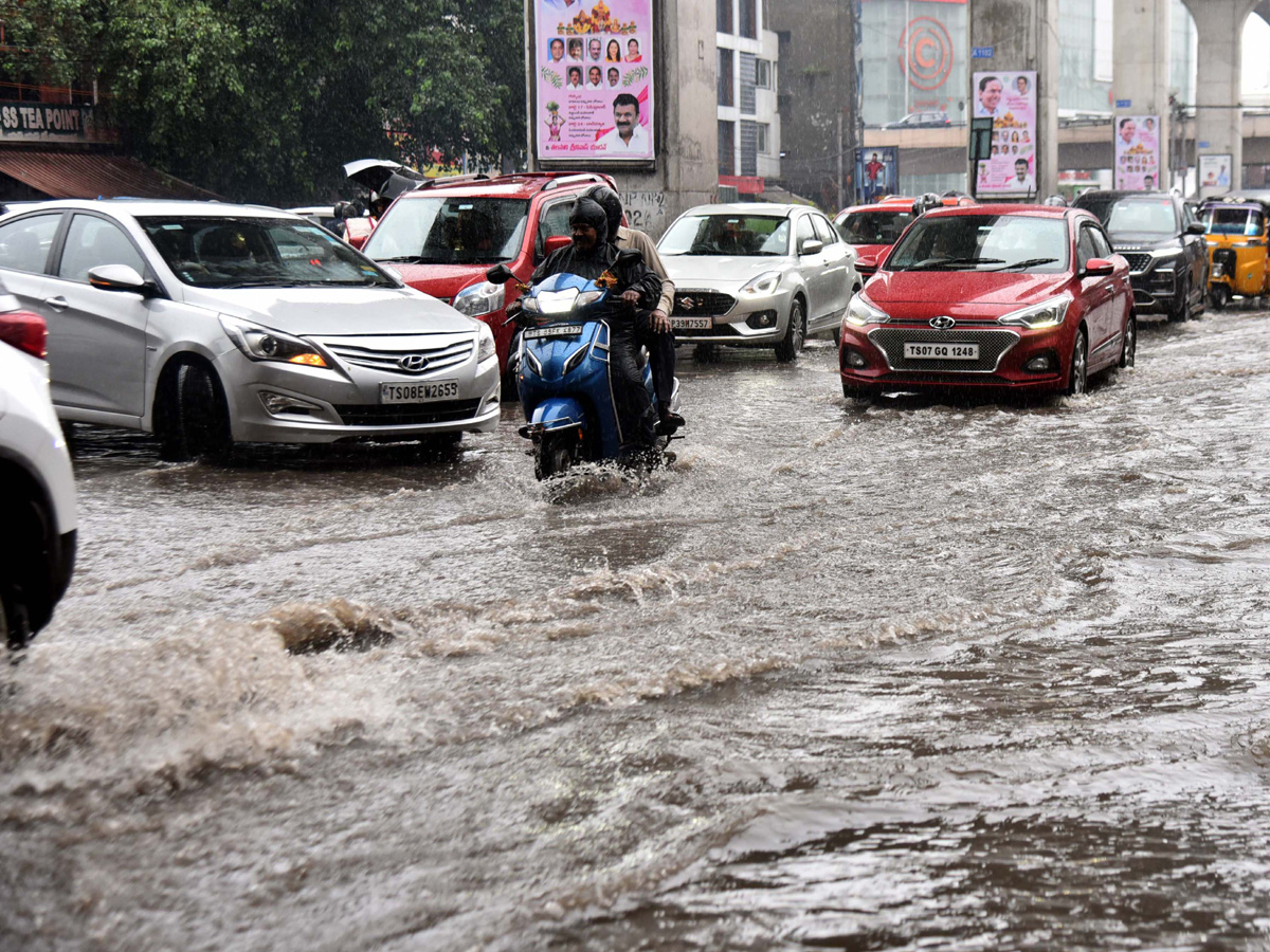 Heavy rains in Hyderabad Photo Gallery - Sakshi6