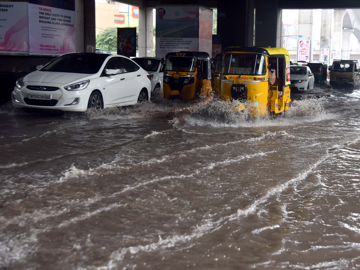 Heavy rains in Hyderabad Photo Gallery - Sakshi7