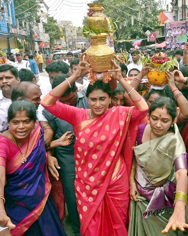 Lal Darwaza Mahankali Bonalu Grandly Celebrated At Hyderabad - Sakshi46