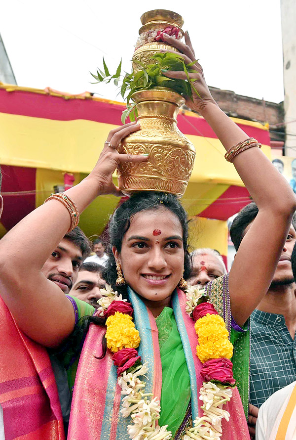 Lal Darwaza Mahankali Bonalu Grandly Celebrated At Hyderabad - Sakshi5