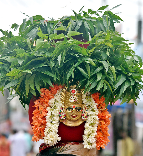 Lal Darwaza Mahankali Bonalu Grandly Celebrated At Hyderabad - Sakshi9