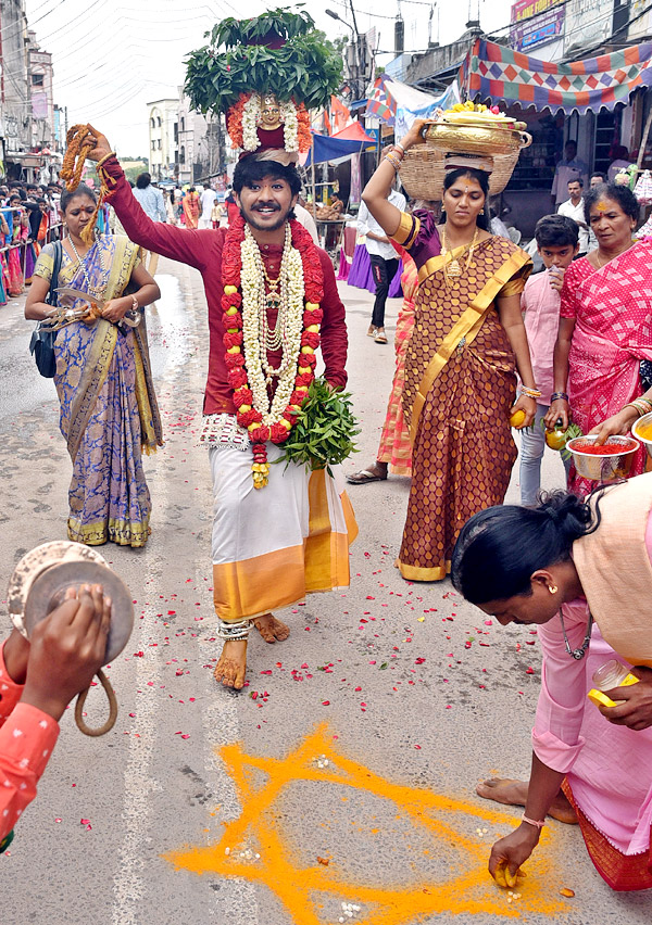 Lal Darwaza Mahankali Bonalu Grandly Celebrated At Hyderabad - Sakshi10