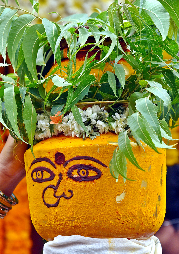 Lal Darwaza Mahankali Bonalu Grandly Celebrated At Hyderabad - Sakshi14