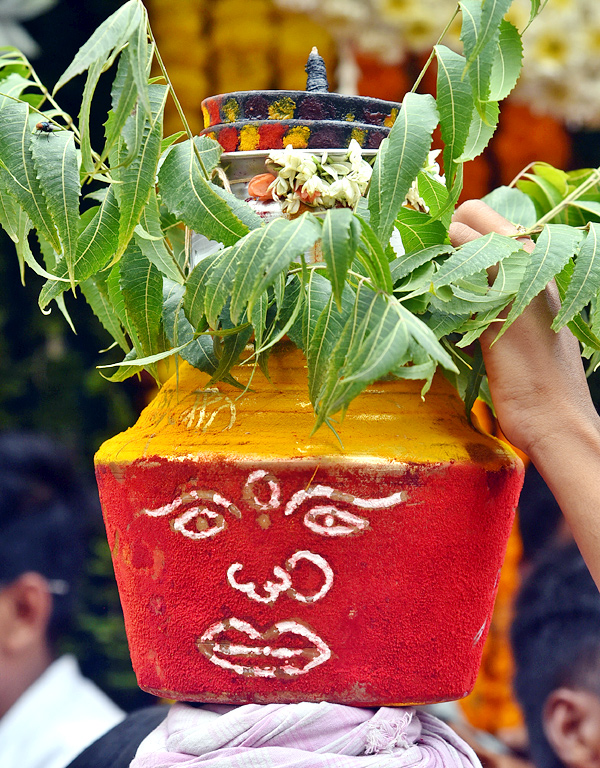 Lal Darwaza Mahankali Bonalu Grandly Celebrated At Hyderabad - Sakshi15