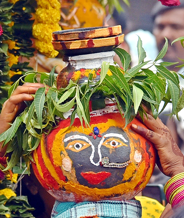 Lal Darwaza Mahankali Bonalu Grandly Celebrated At Hyderabad - Sakshi17