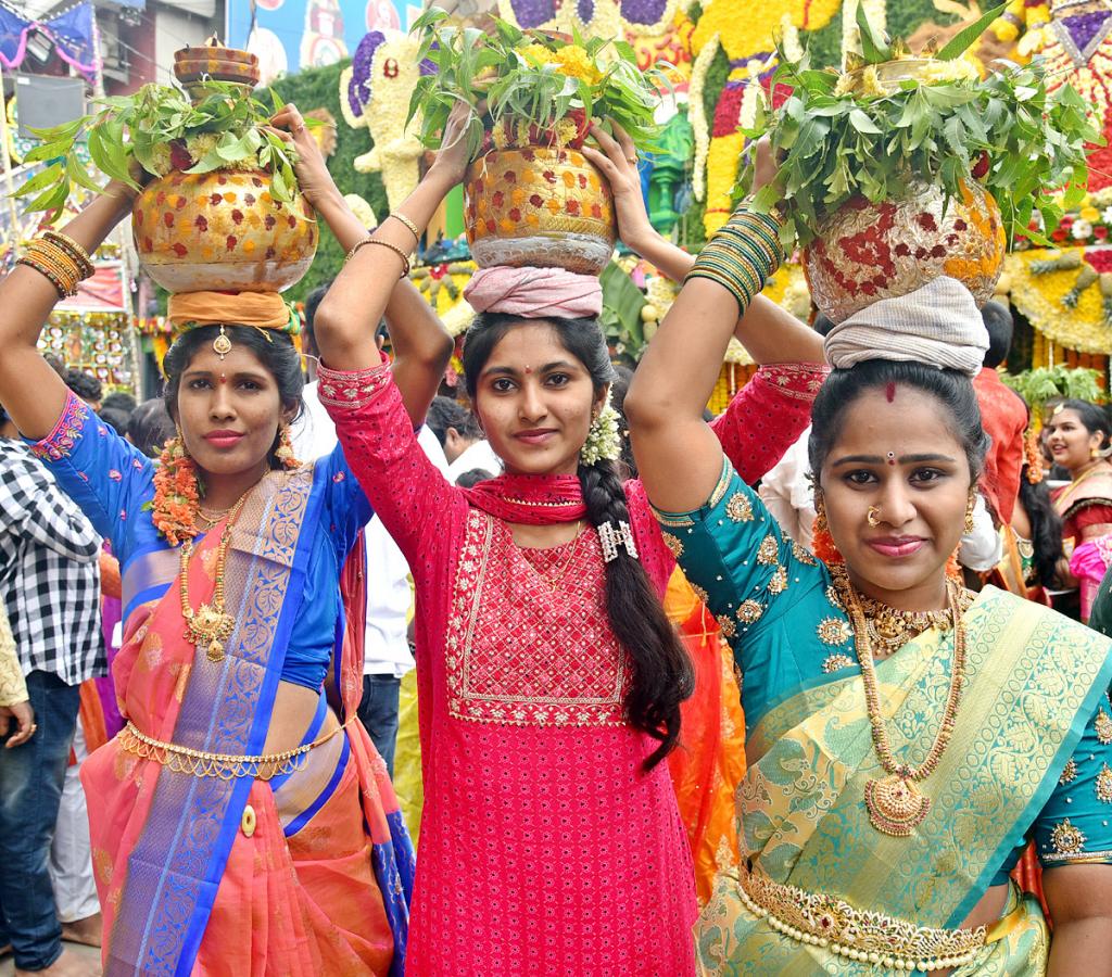 Lal Darwaza Mahankali Bonalu Grandly Celebrated At Hyderabad - Sakshi18