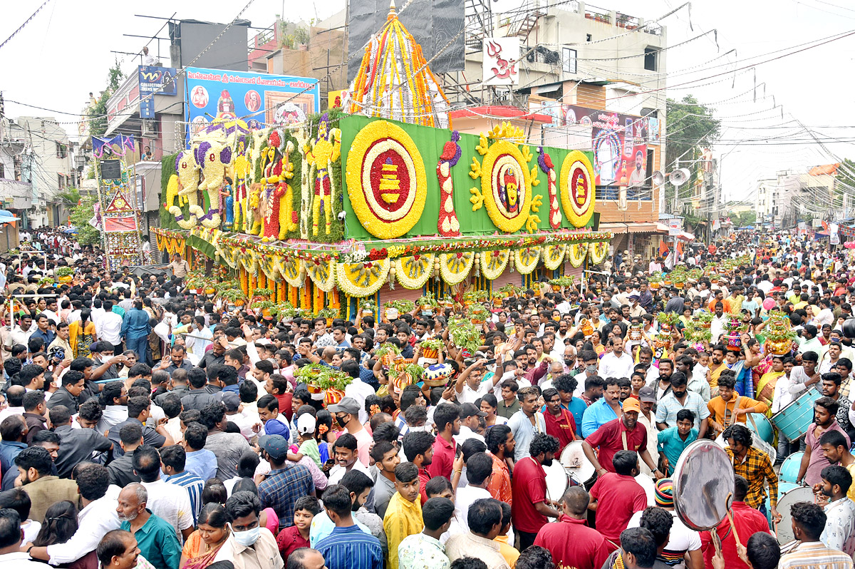 Lal Darwaza Mahankali Bonalu Grandly Celebrated At Hyderabad - Sakshi23