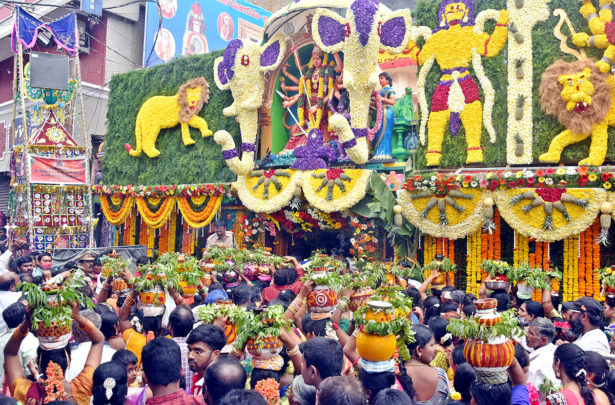 Lal Darwaza Mahankali Bonalu Grandly Celebrated At Hyderabad - Sakshi24