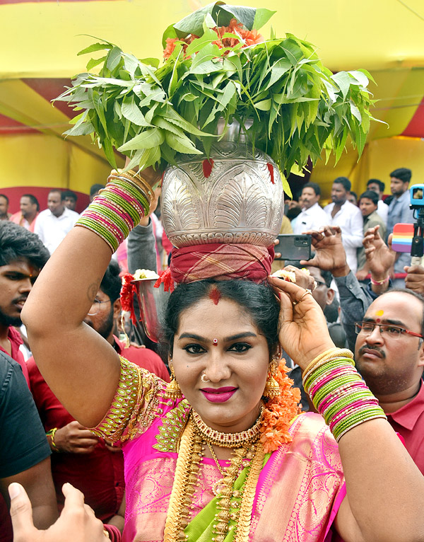 Lal Darwaza Mahankali Bonalu Grandly Celebrated At Hyderabad - Sakshi26