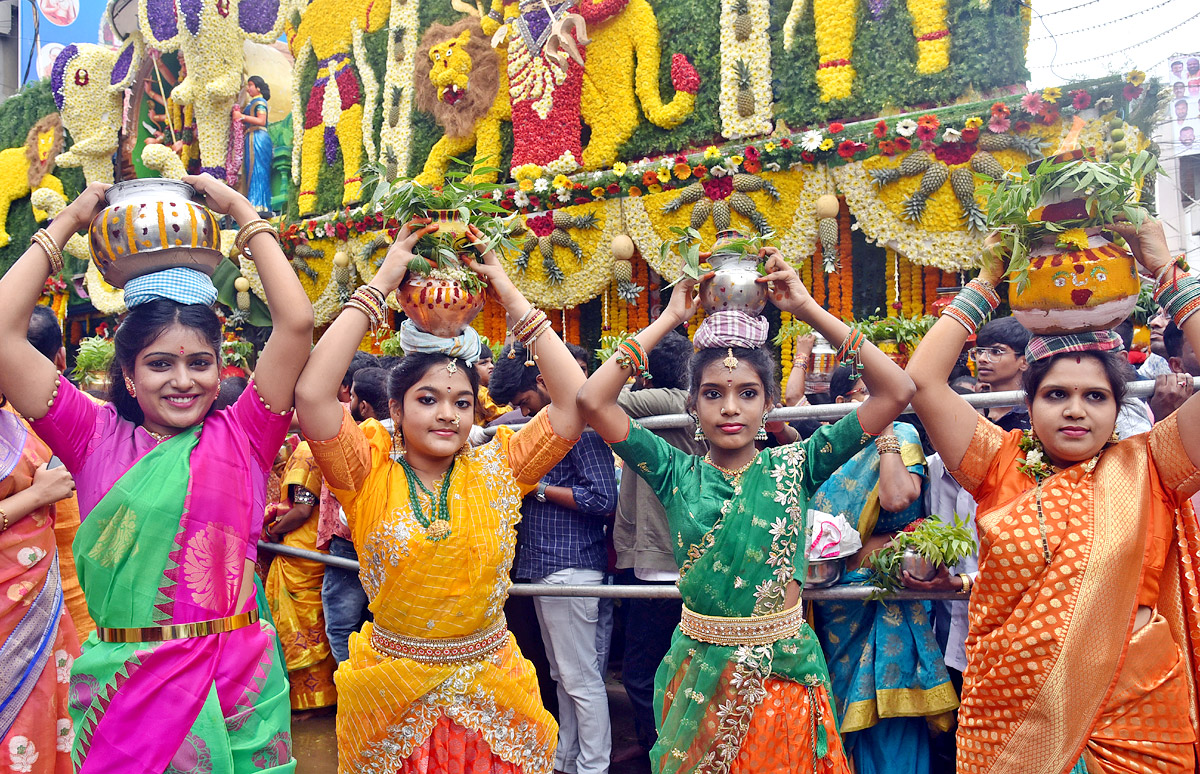 Lal Darwaza Mahankali Bonalu Grandly Celebrated At Hyderabad - Sakshi31