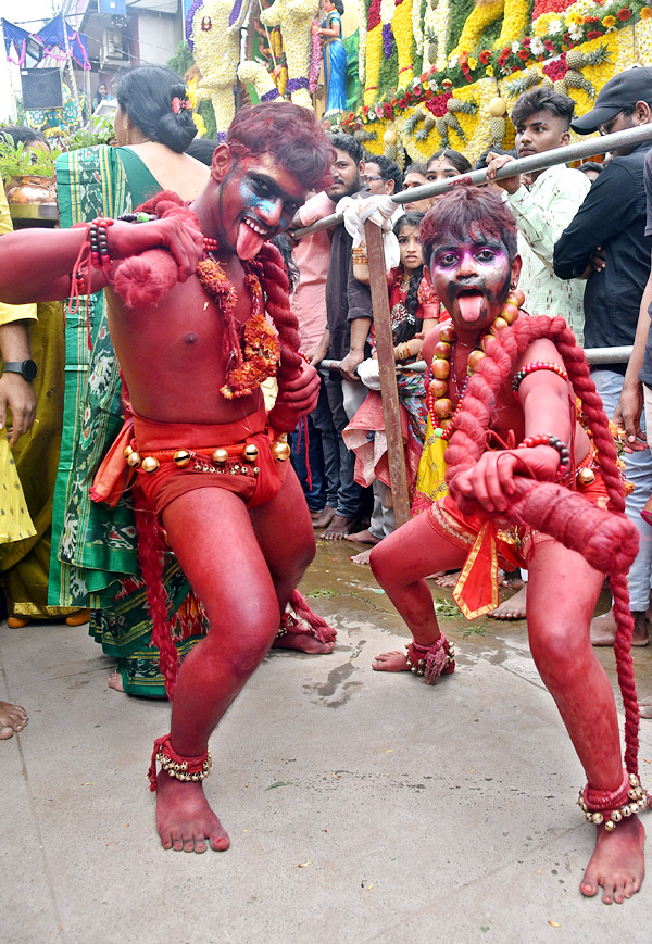 Lal Darwaza Mahankali Bonalu Grandly Celebrated At Hyderabad - Sakshi34