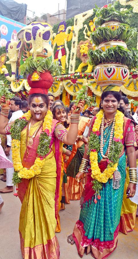 Lal Darwaza Mahankali Bonalu Grandly Celebrated At Hyderabad - Sakshi35