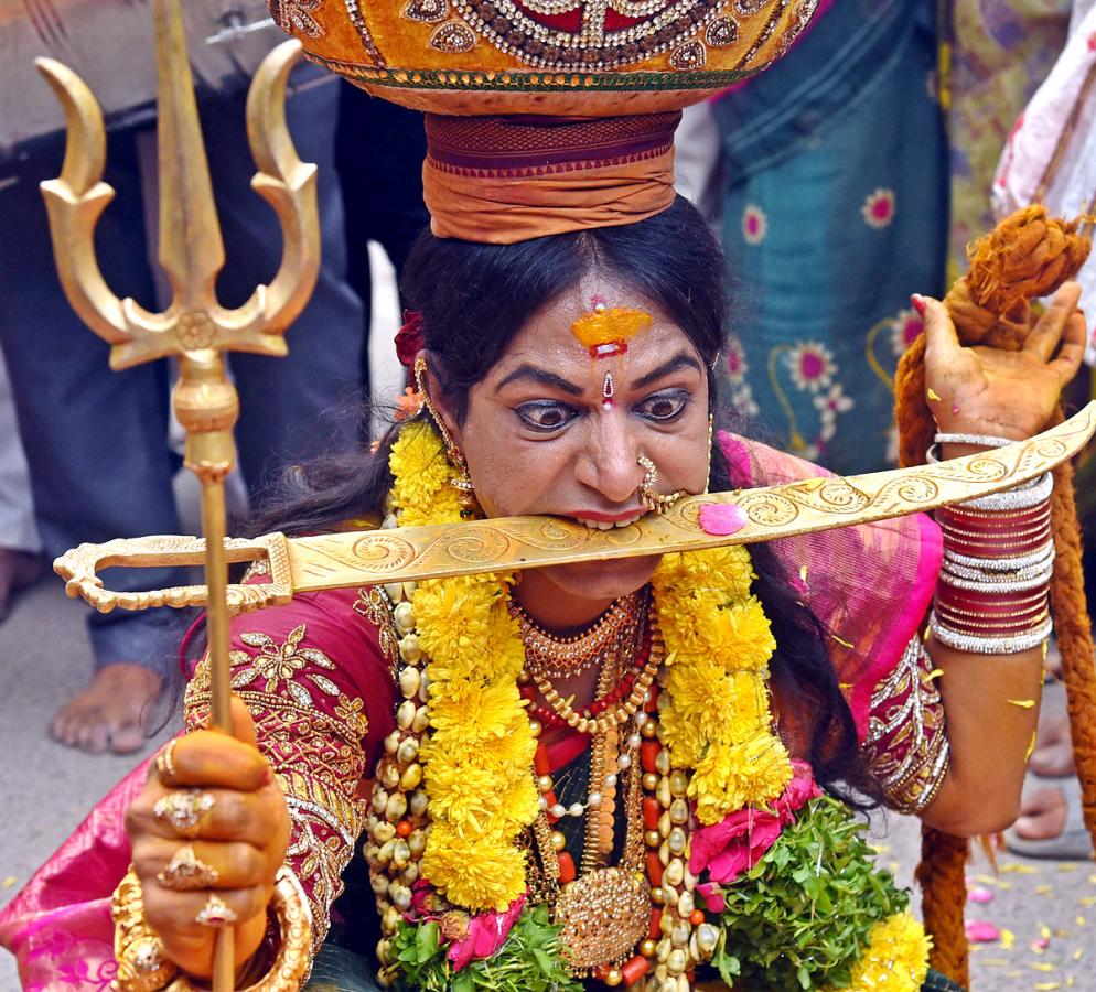 Lal Darwaza Mahankali Bonalu Grandly Celebrated At Hyderabad - Sakshi37