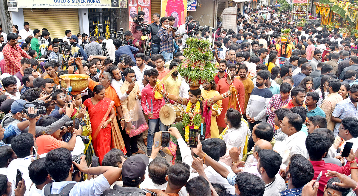 Lal Darwaza Mahankali Bonalu Grandly Celebrated At Hyderabad - Sakshi40