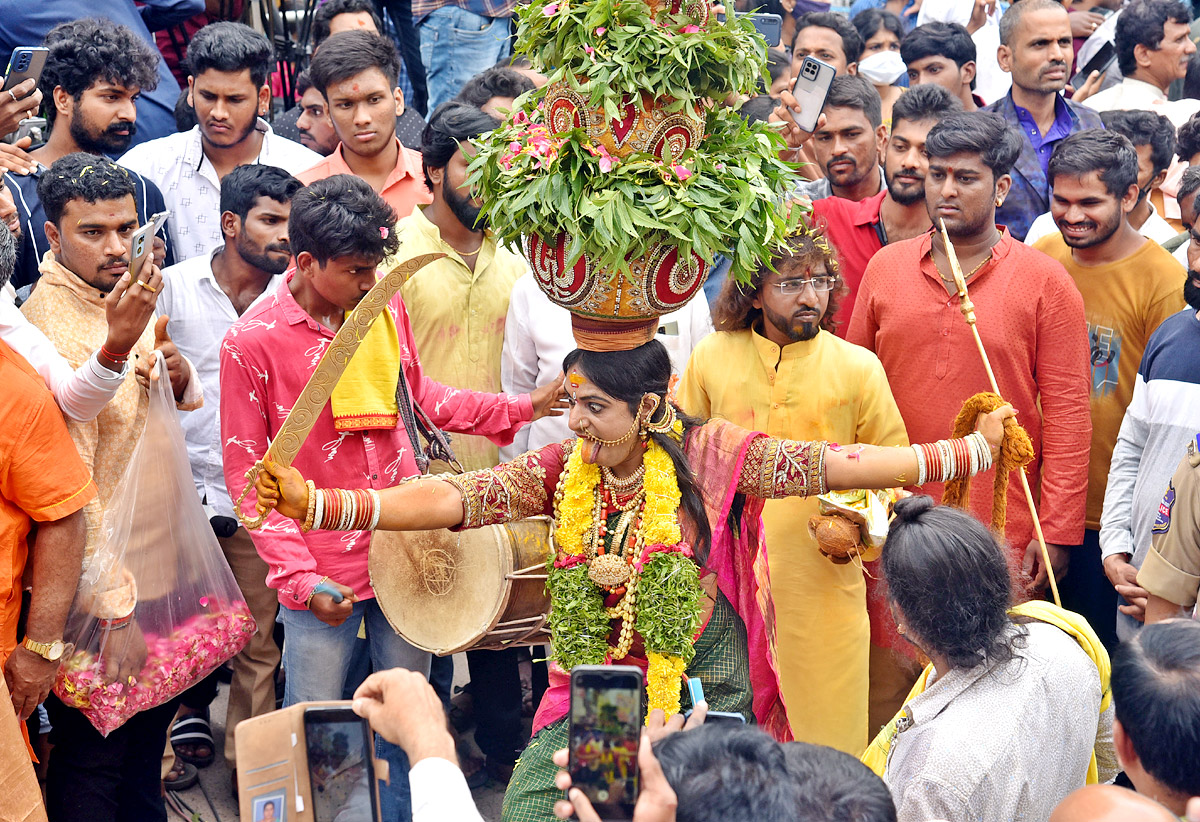 Lal Darwaza Mahankali Bonalu Grandly Celebrated At Hyderabad - Sakshi41