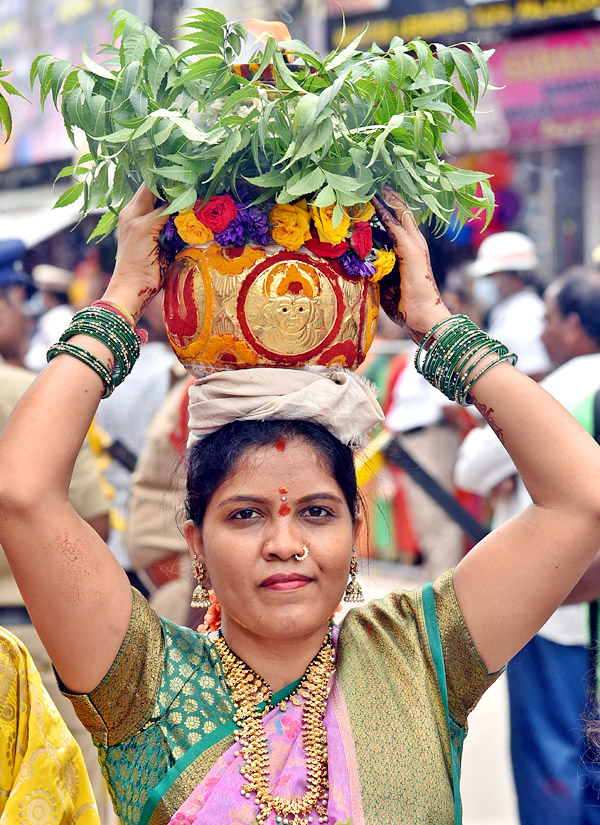 Lal Darwaza Mahankali Bonalu Grandly Celebrated At Hyderabad - Sakshi43