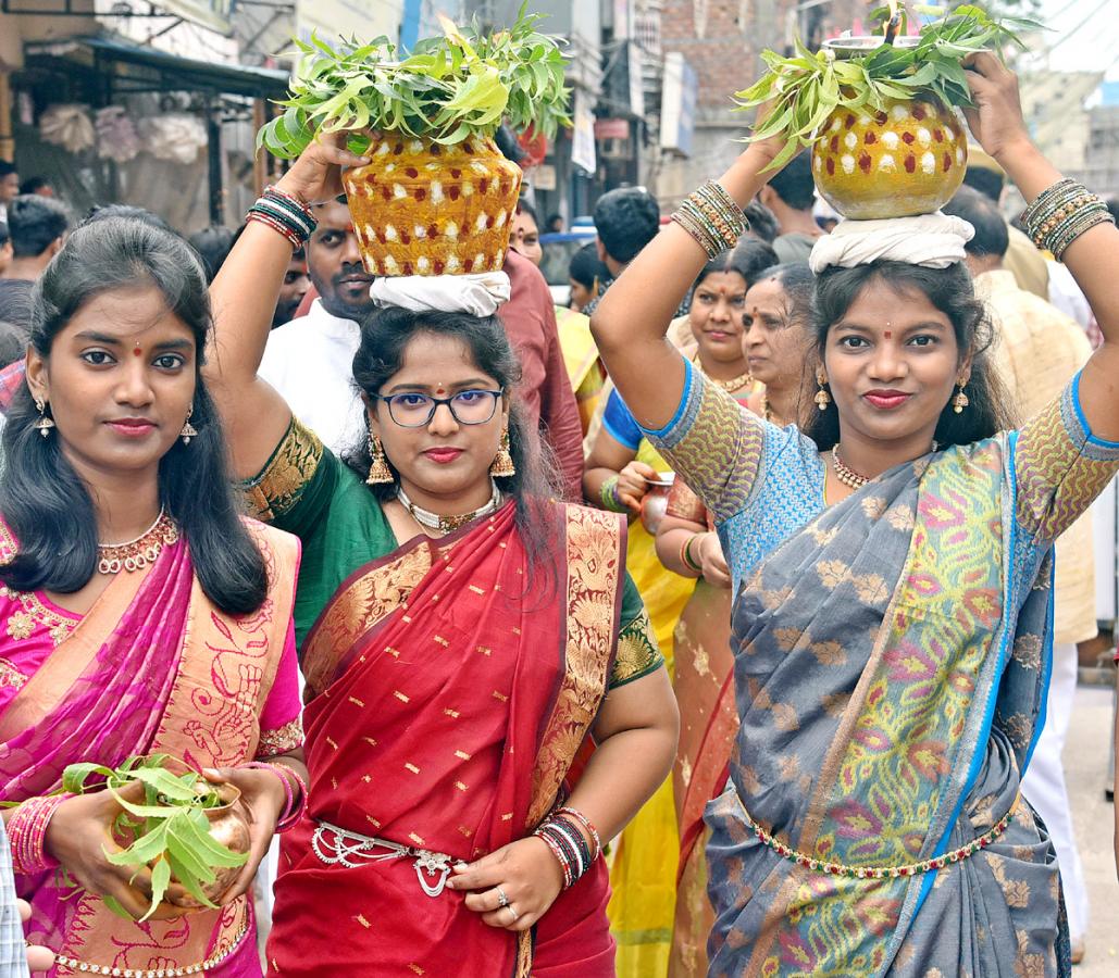 Lal Darwaza Mahankali Bonalu Grandly Celebrated At Hyderabad - Sakshi44