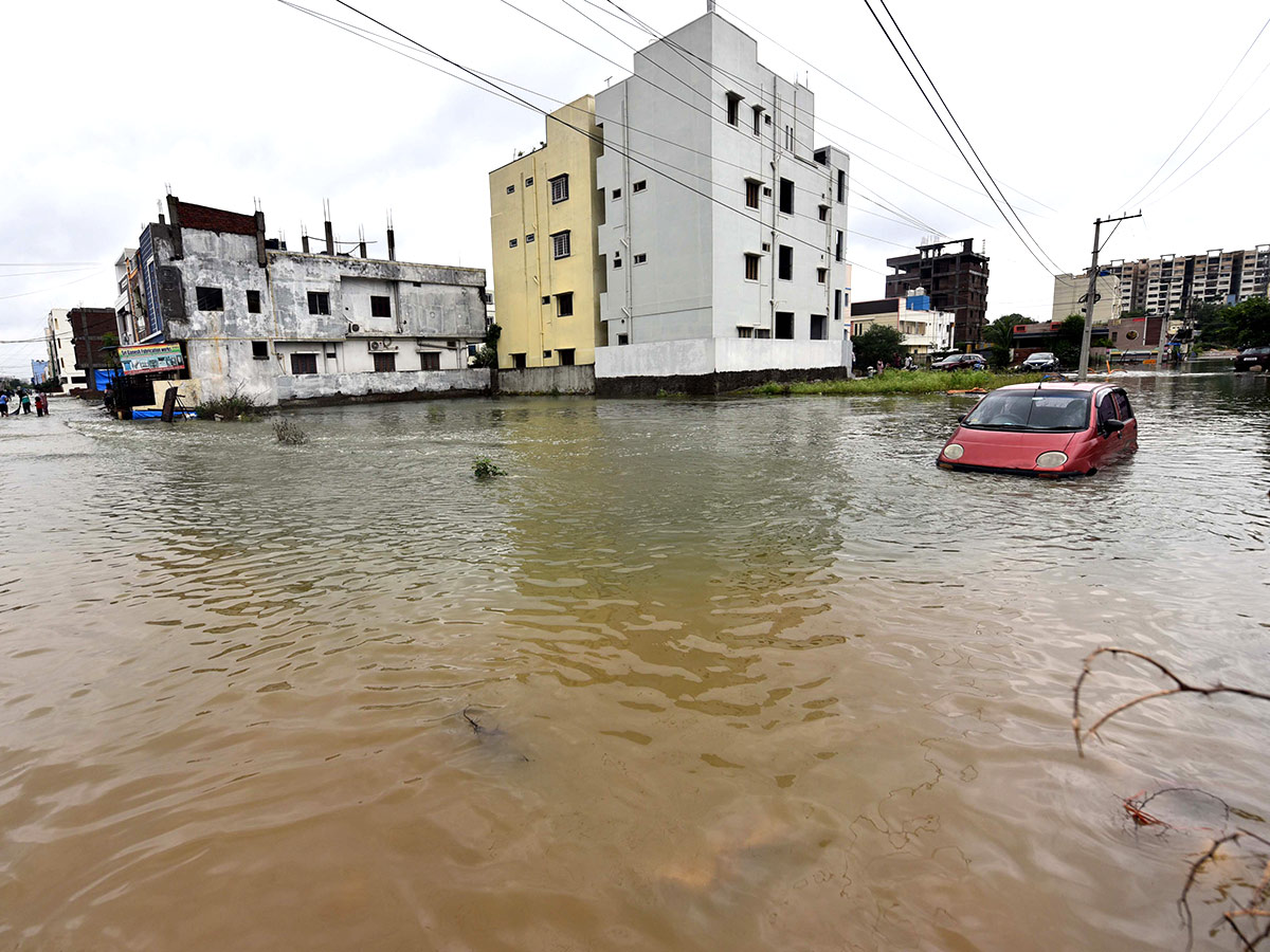 Heavy Rain Alert for Hyderabad Pics - Sakshi10