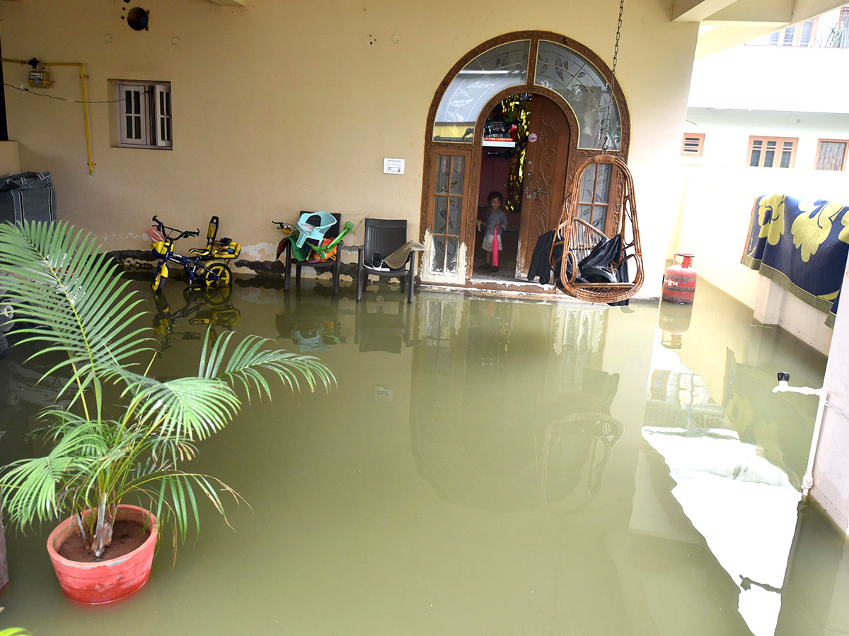 Heavy Rain Alert for Hyderabad Pics - Sakshi11