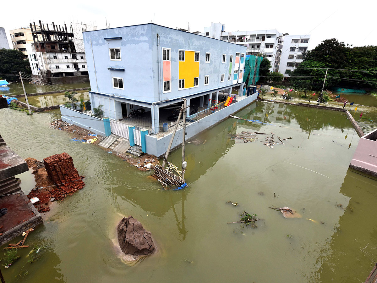 Heavy Rain Alert for Hyderabad Pics - Sakshi12