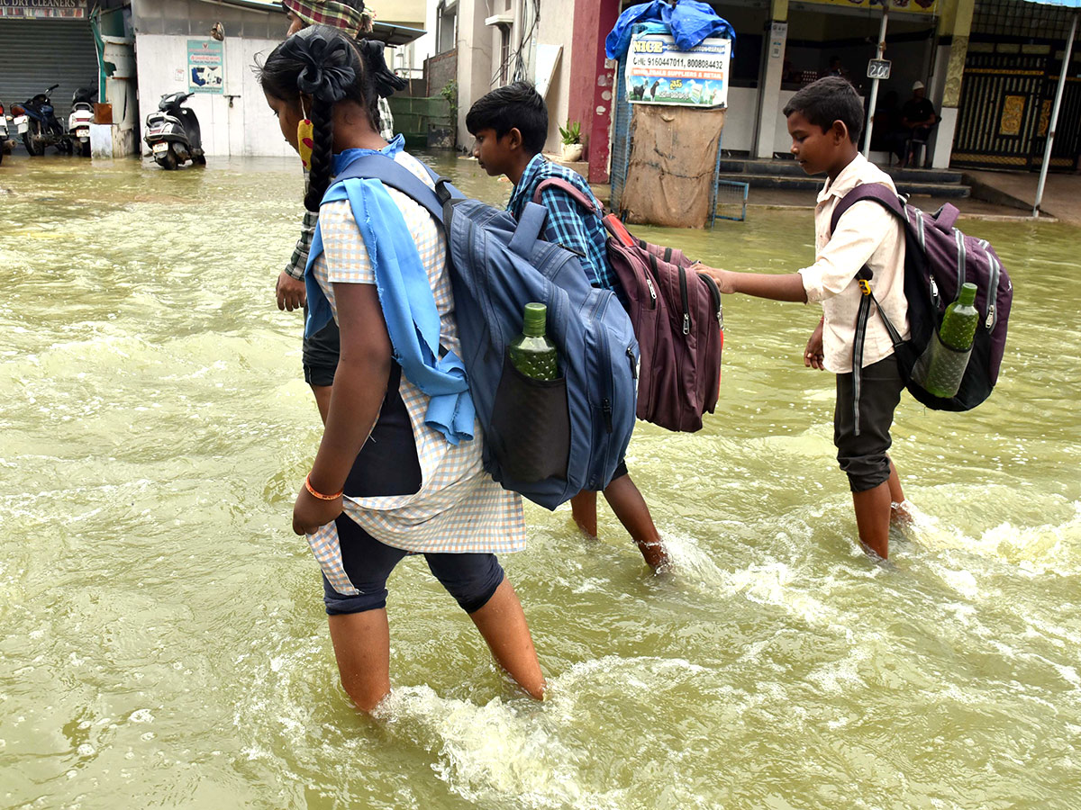 Heavy Rain Alert for Hyderabad Pics - Sakshi13