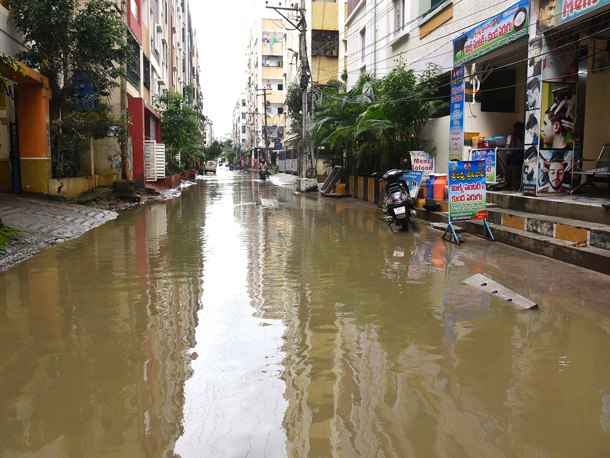 Heavy Rain Alert for Hyderabad Pics - Sakshi14