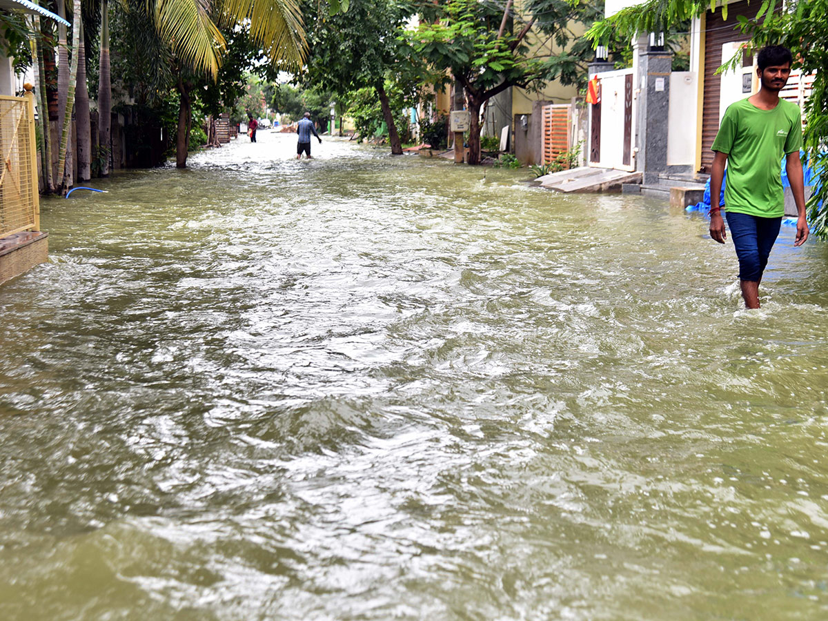 Heavy Rain Alert for Hyderabad Pics - Sakshi15