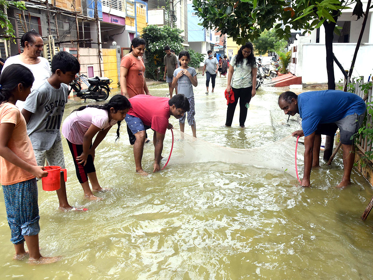 Heavy Rain Alert for Hyderabad Pics - Sakshi16