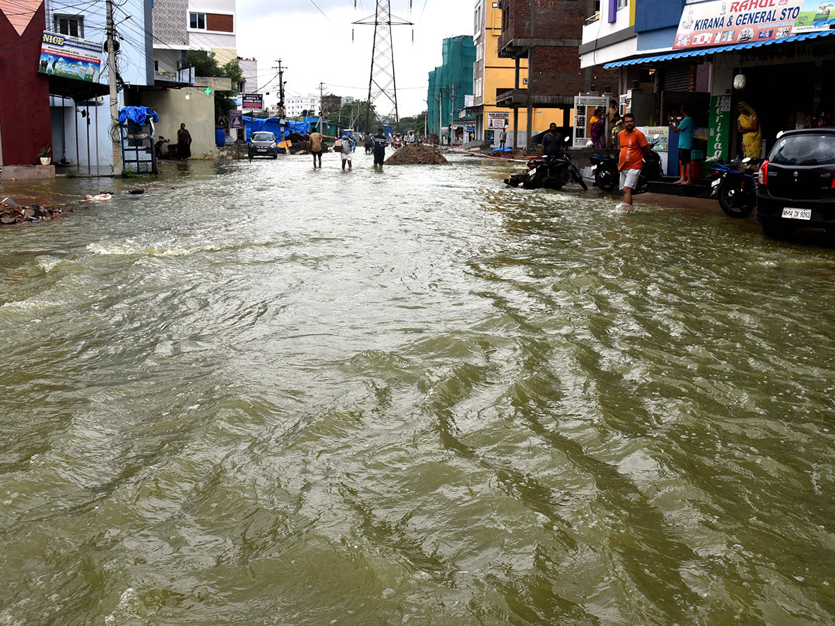 Heavy Rain Alert for Hyderabad Pics - Sakshi18