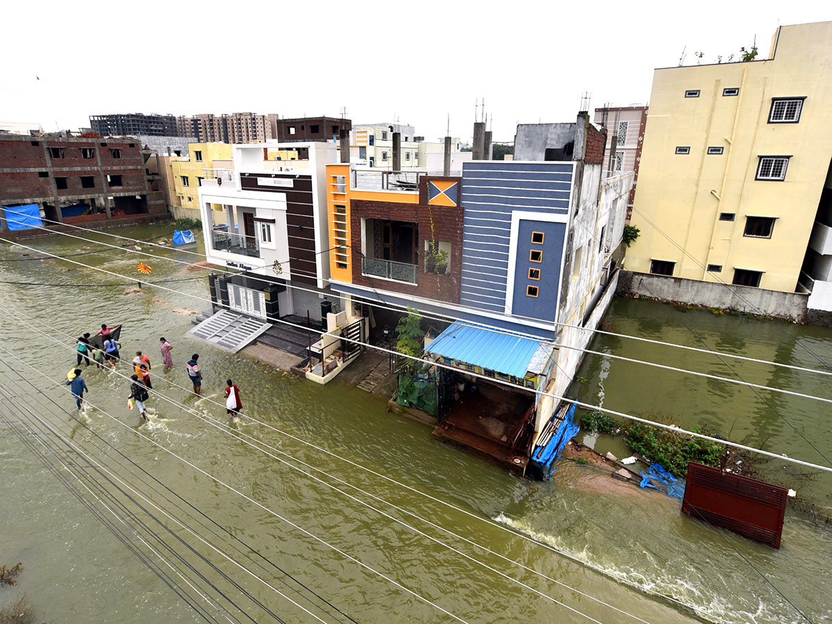 Heavy Rain Alert for Hyderabad Pics - Sakshi19