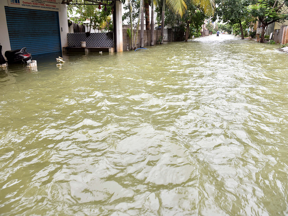 Heavy Rain Alert for Hyderabad Pics - Sakshi2