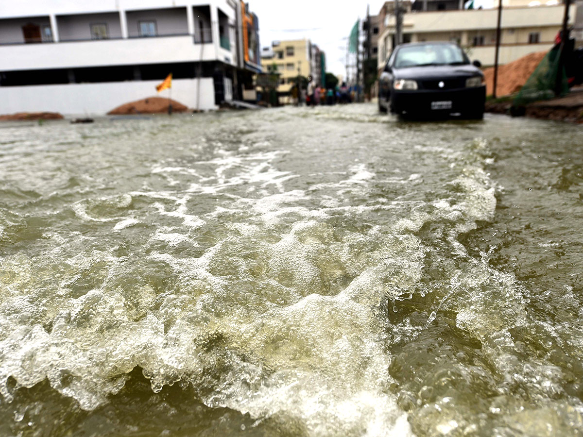 Heavy Rain Alert for Hyderabad Pics - Sakshi21